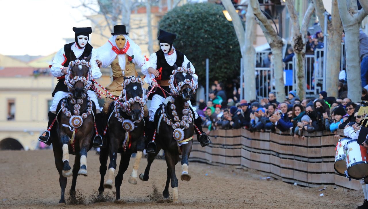 https://www.sartiglia.info/wp-content/uploads/2023/01/sartiglia-oristano-pariglie-1.jpg